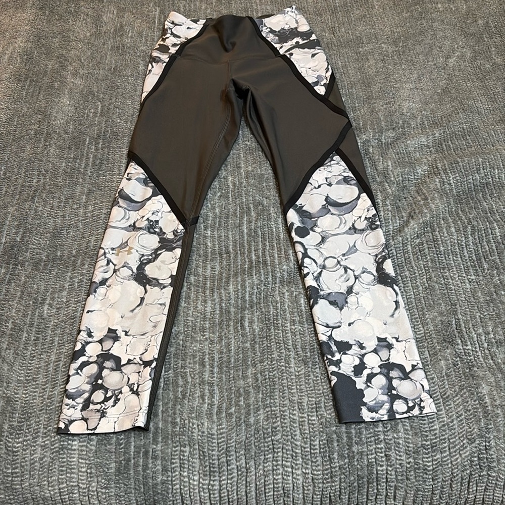 Women’s Under Armor workout pants. Size Xs